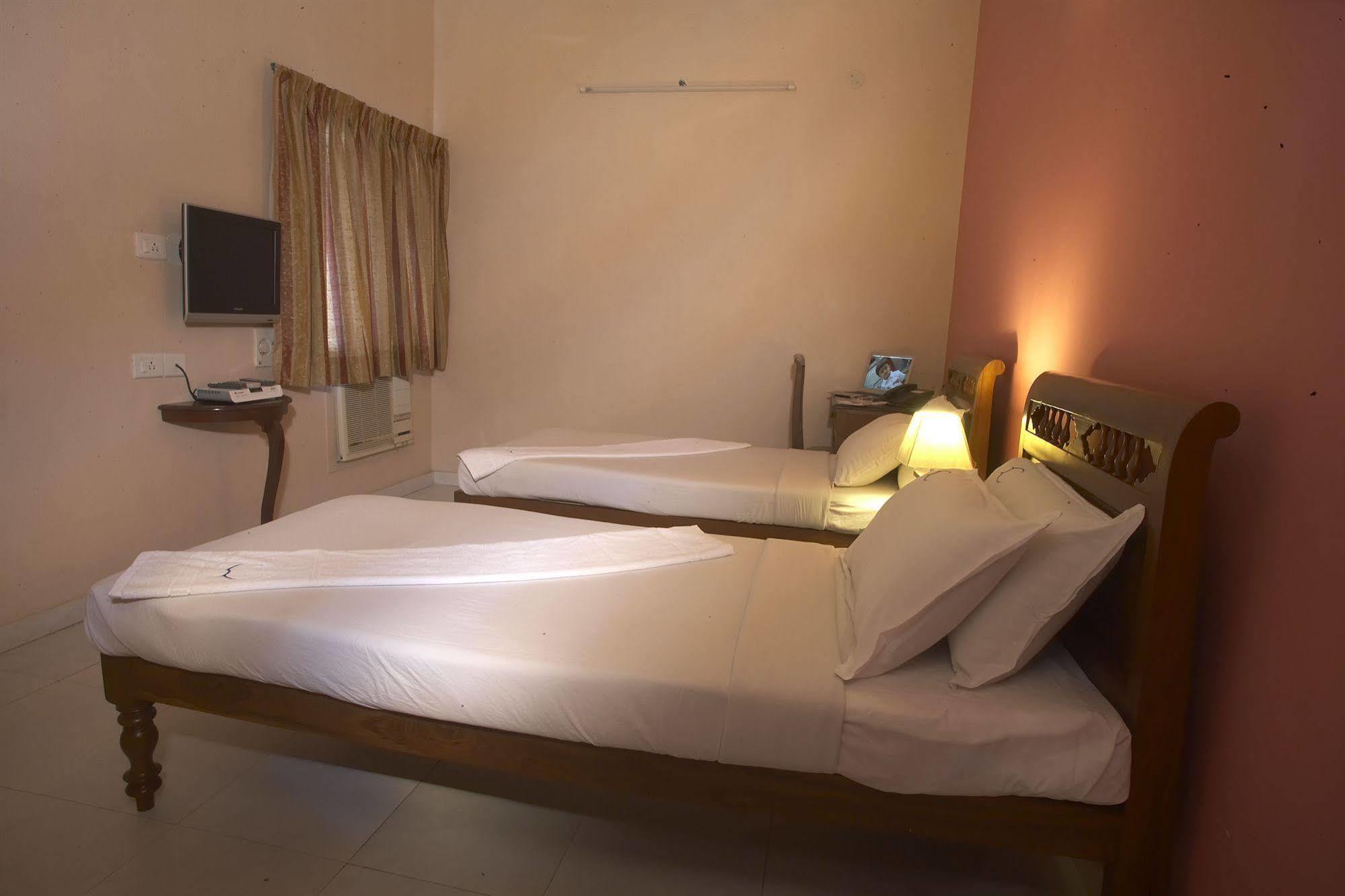 Hotel Crescent Inn Chennai Luaran gambar